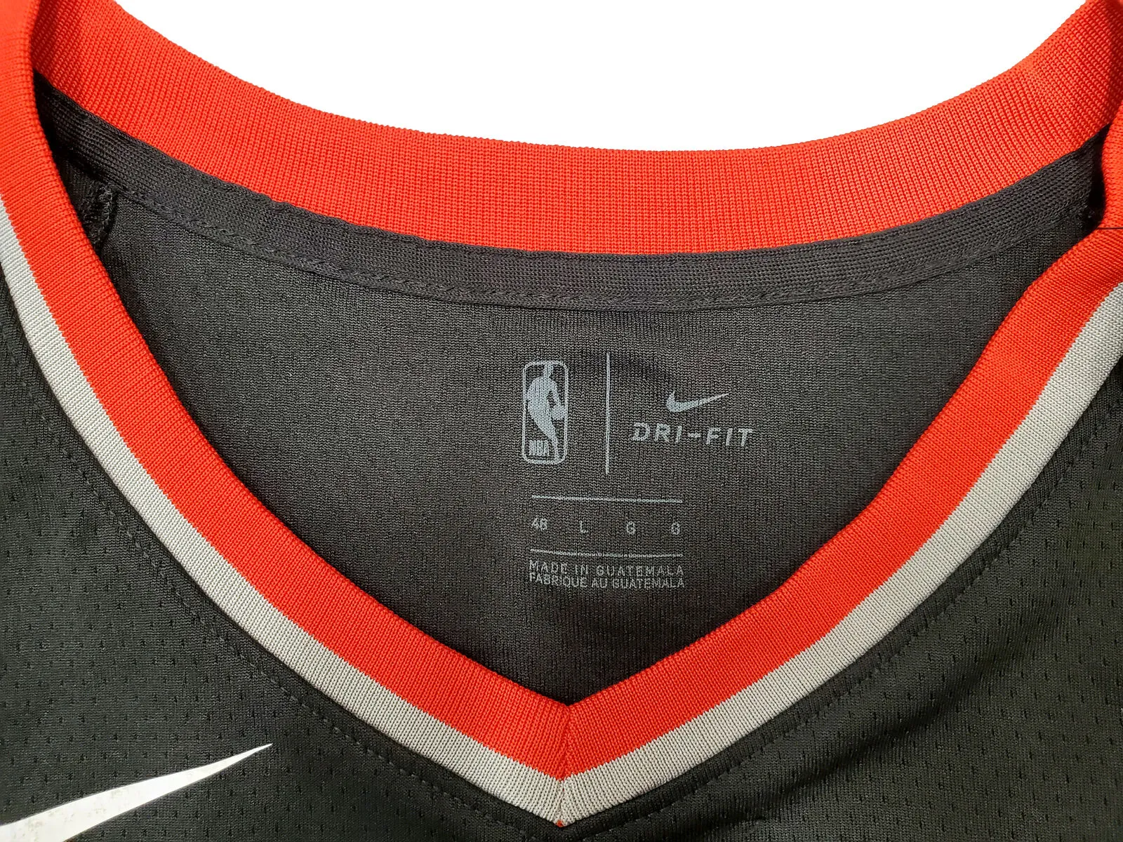 TRAIL BLAZERS DAMIAN LILLARD AUTOGRAPHED BLACK NIKE JERSEY SIZE L BECKETT 195898