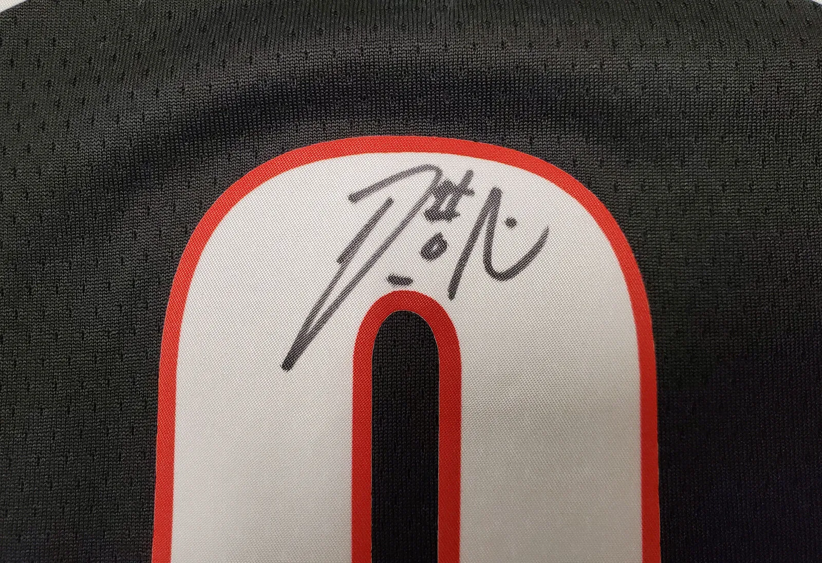 TRAIL BLAZERS DAMIAN LILLARD AUTOGRAPHED BLACK NIKE JERSEY SIZE M BECKETT 195899
