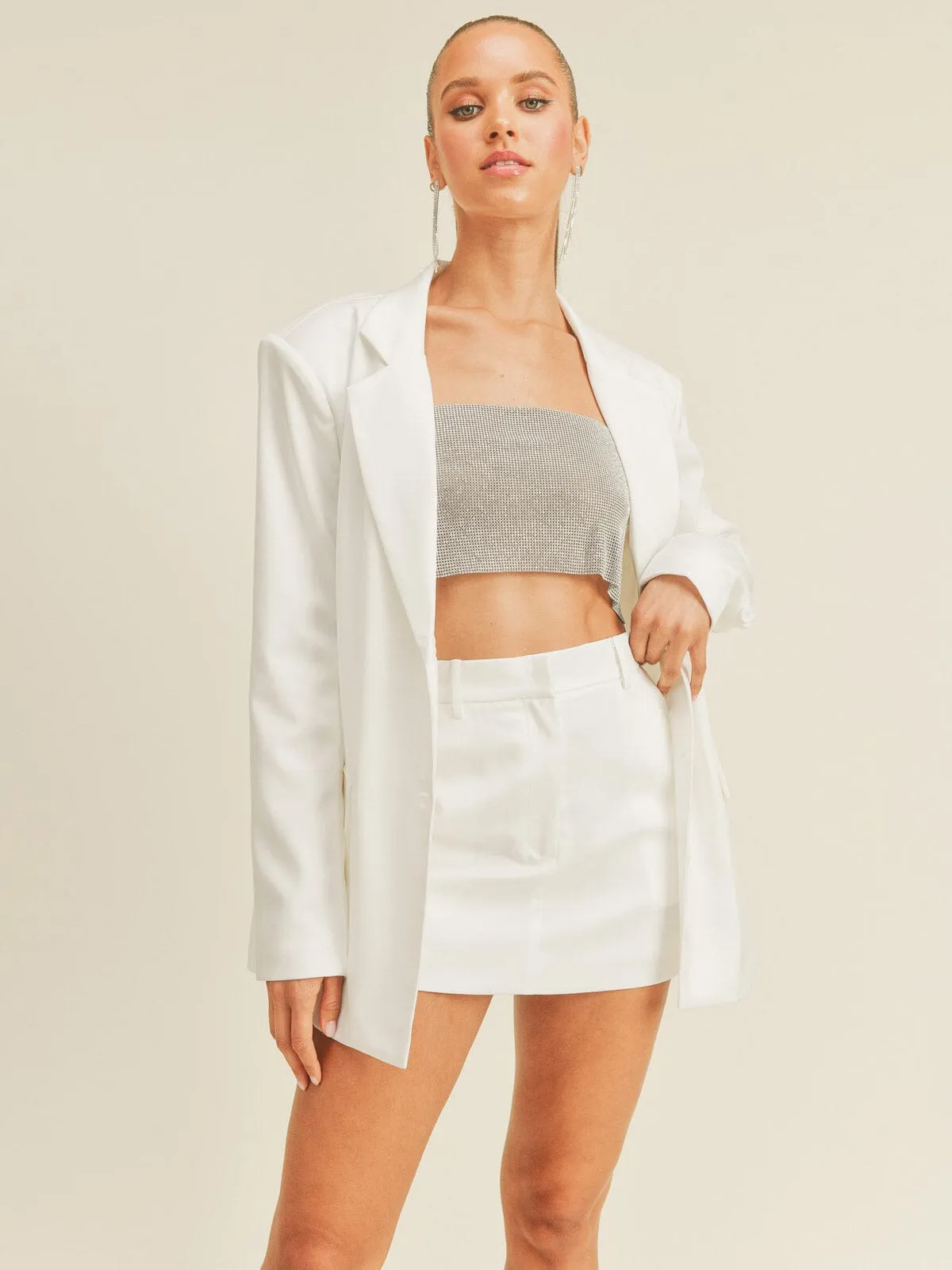 WOMEN'S LONG SLEEVE BUTTON CLOSURE BLAZER