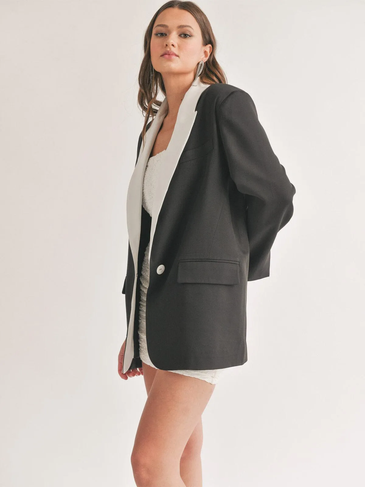 WOMEN'S LONG SLEEVE BUTTON CLOSURE COLORBLOCK BLAZER