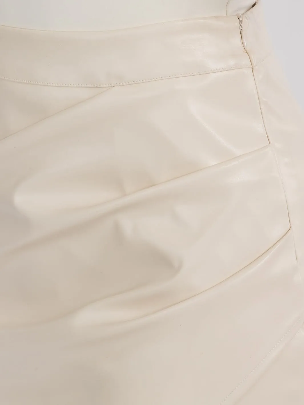 WOMEN'S ZIP UP RUCHED DETAILED PU PLEATHER MIDI SKIRT