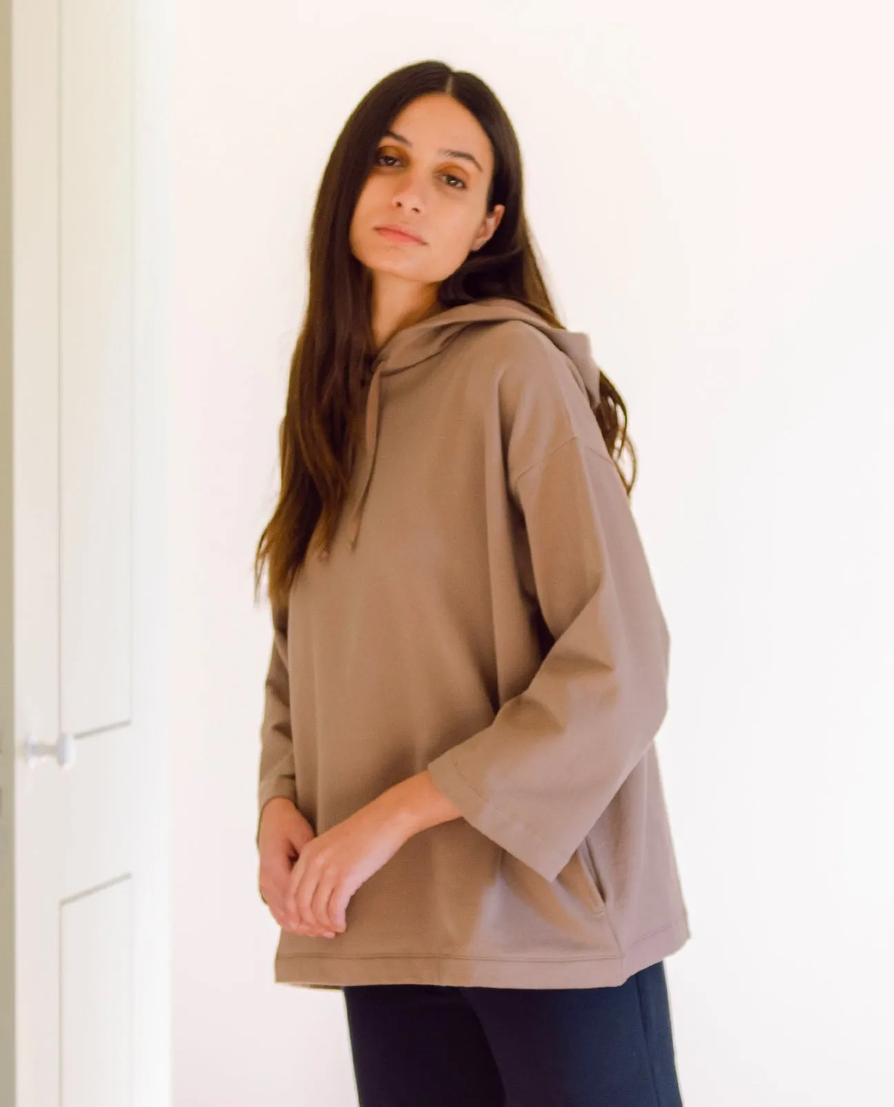 Yasmin Organic Cotton Hoodie In Mocha
